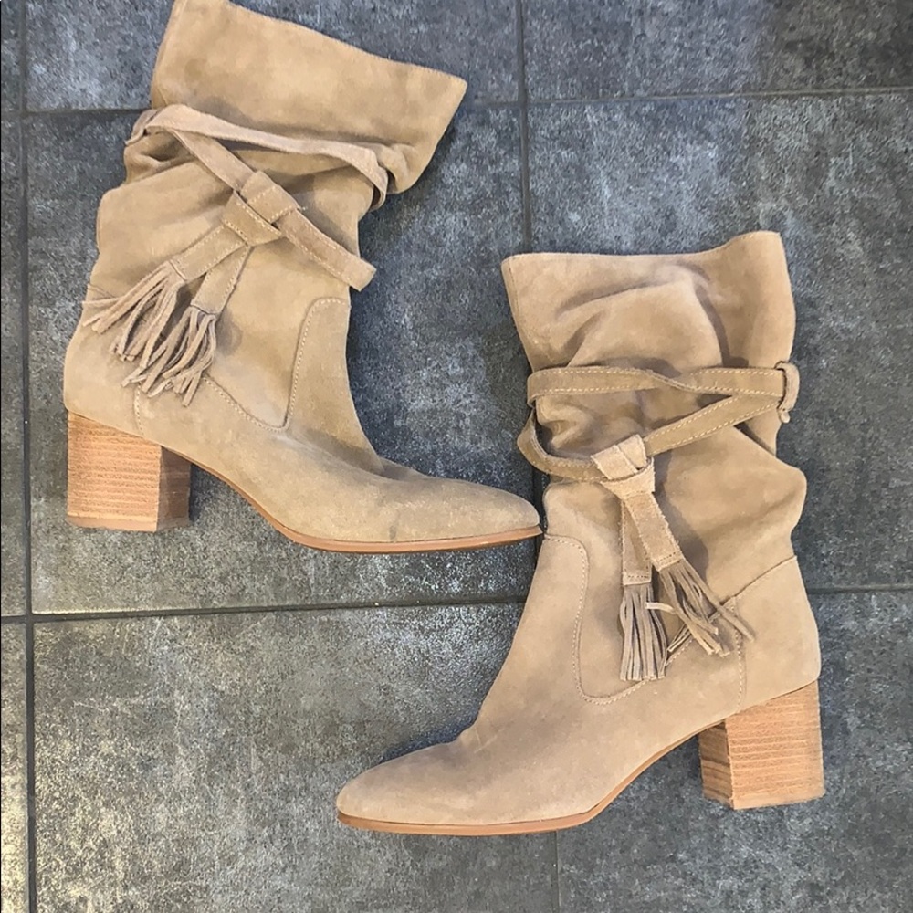 Tahari Tan Block Heeled Boots